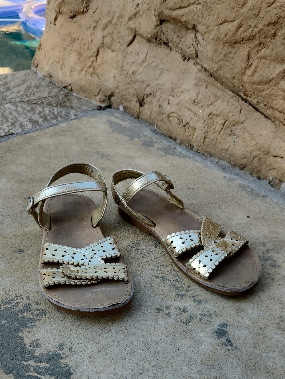 Gymboree Girls Gold Metallic Laser Cut Strappy Sandals Size 1